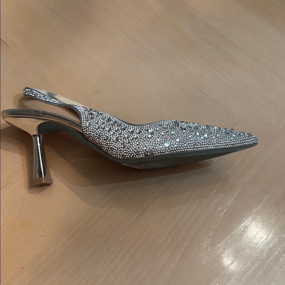 Betsey Johnson Silver Clark Rhinestone Slingback Pointed Toe Pumps - 9M - Picture 5 of 11